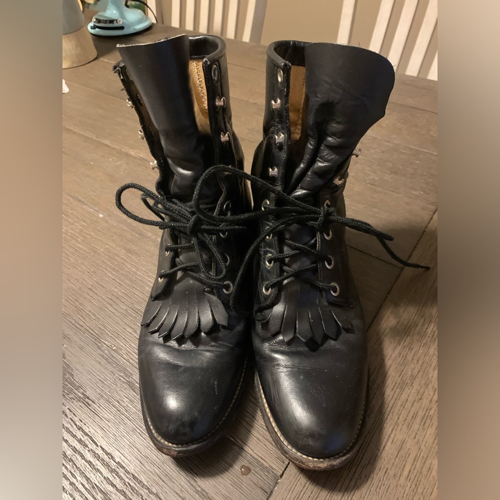 Justin lace up boots size 6.5 in great condition